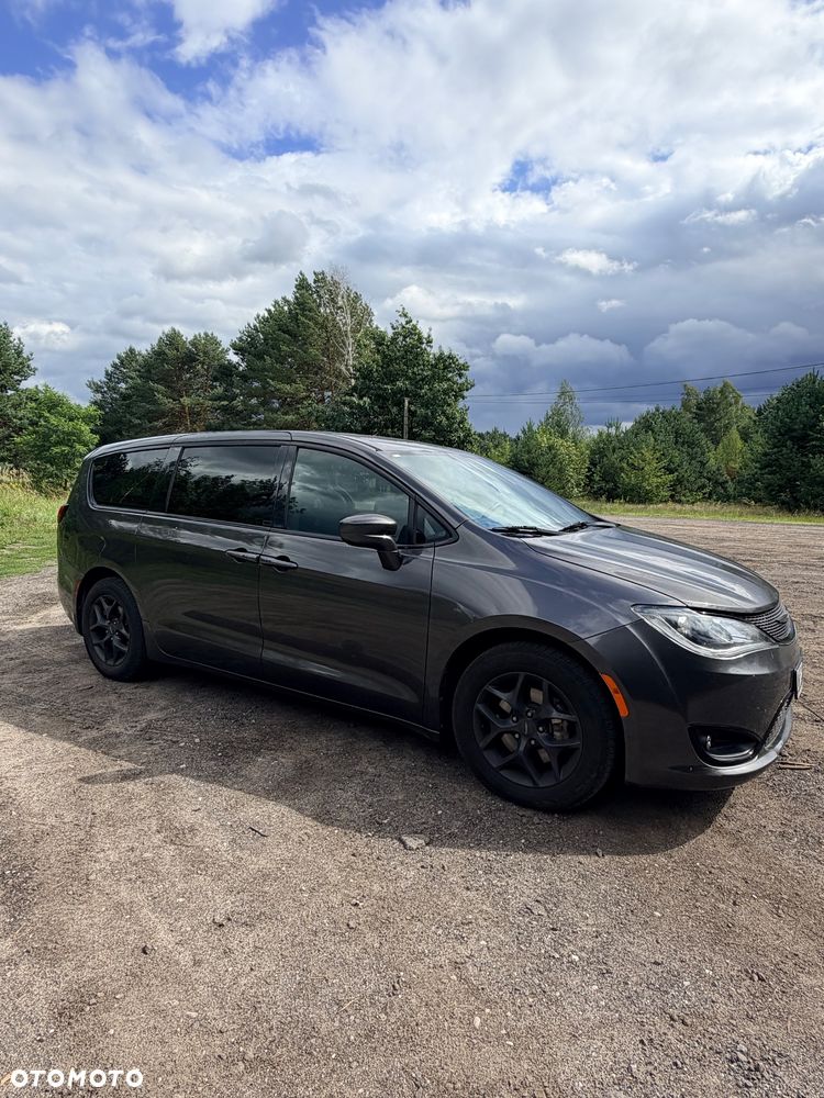 Chrysler Pacifica - 3