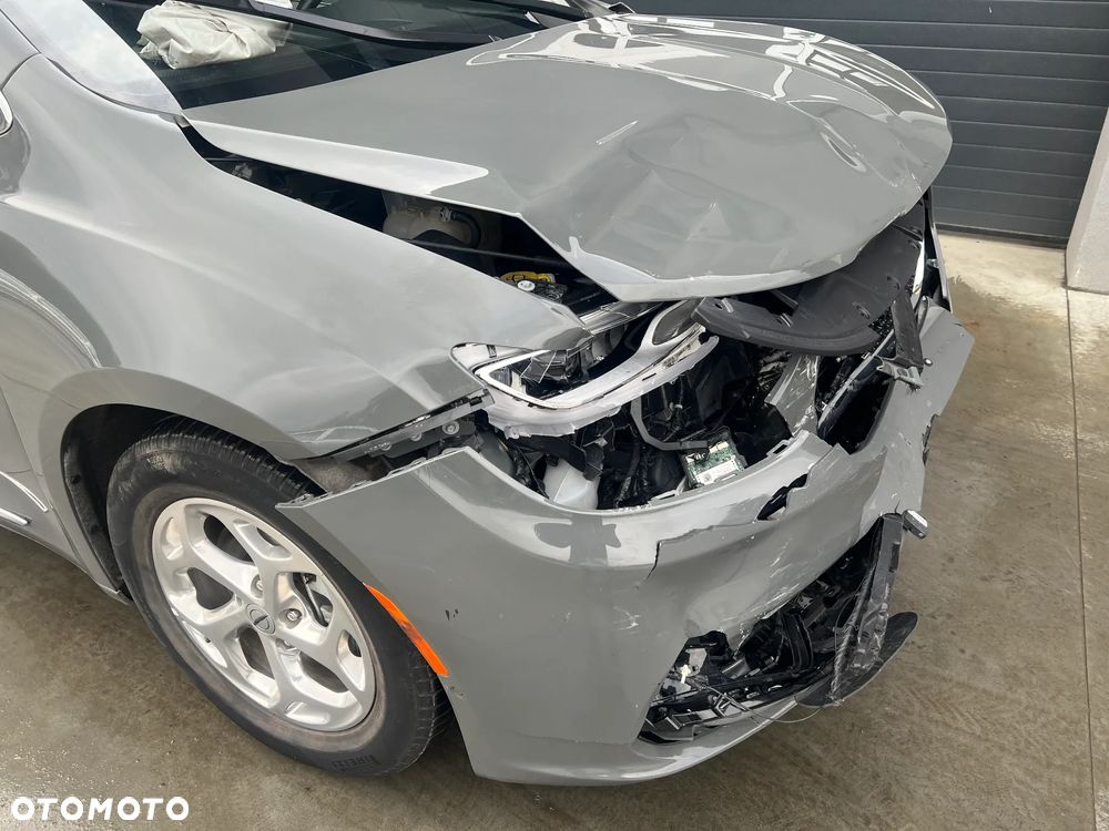 Chrysler Pacifica - 26