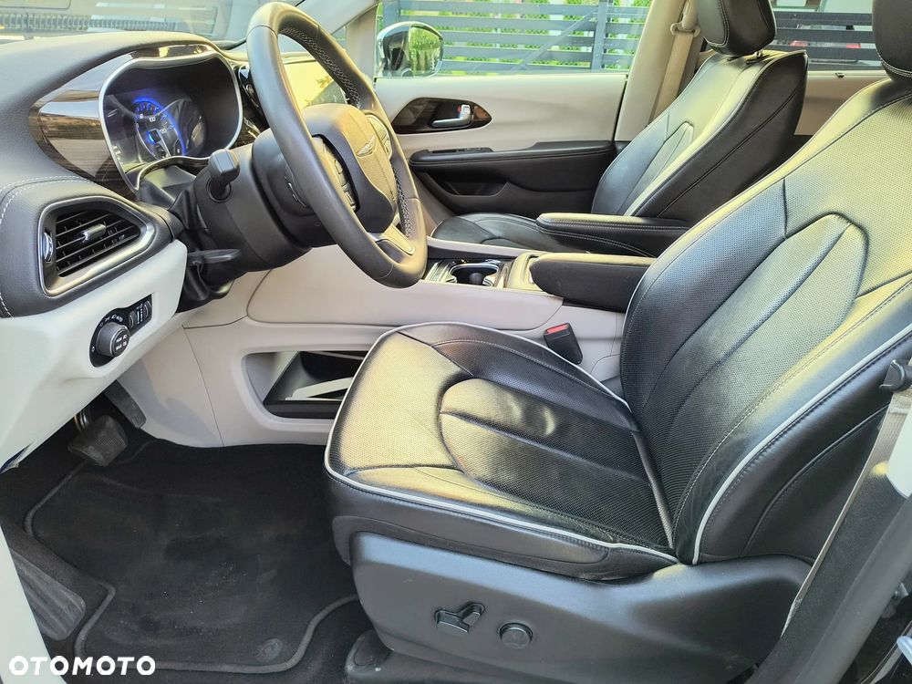 Chrysler Pacifica - 13