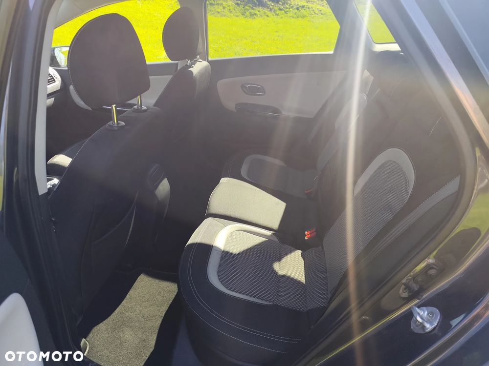 Kia Ceed - 11