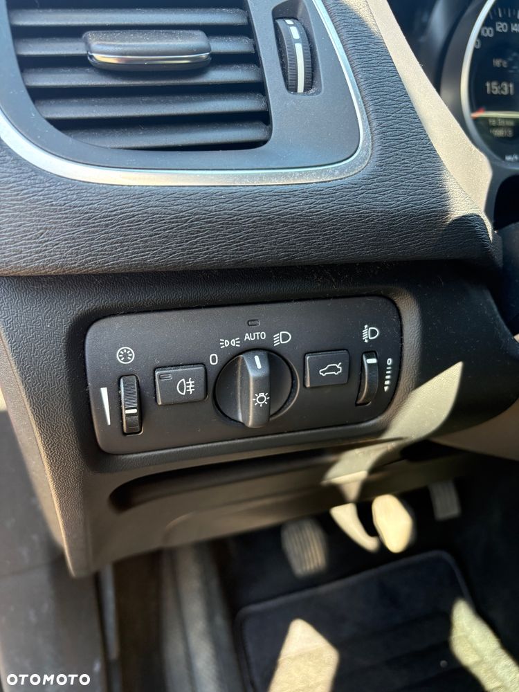 Volvo V40 D2 Momentum - 22