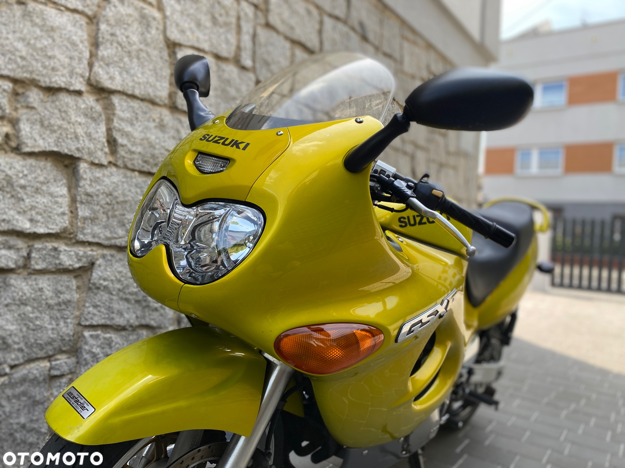 Suzuki GSX - 11