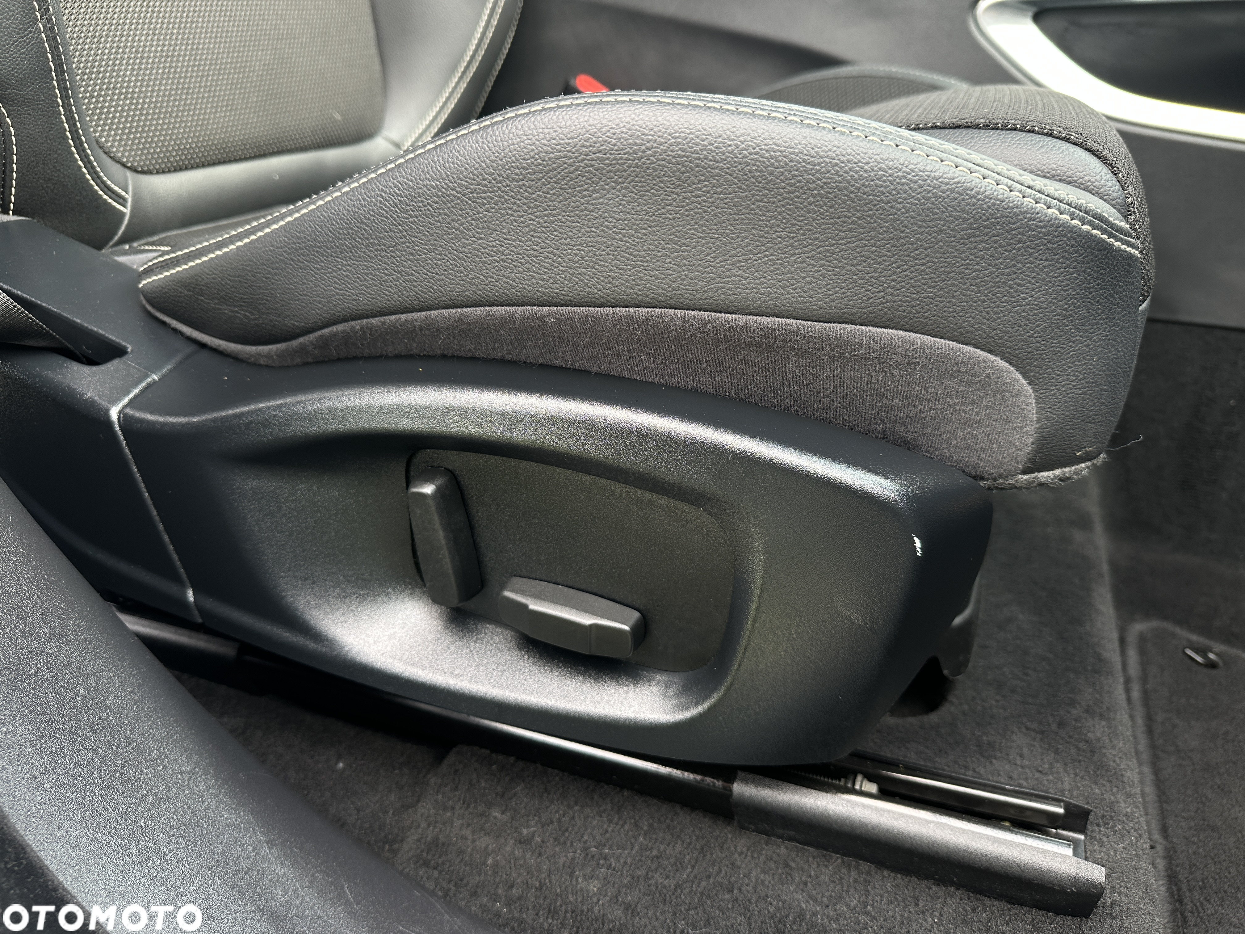 Jaguar F-Pace 2.0 i4D AWD R-Sport - 16