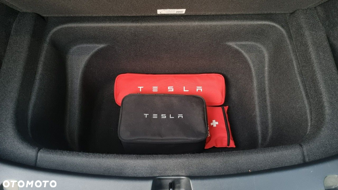 Tesla Y - 23