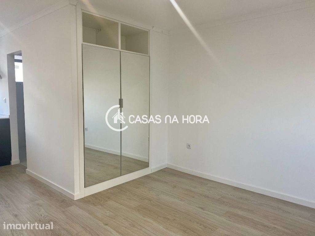 Atelier / Estúdio a estrear, no Laranjeiro, em zona central, na Pra... - Grande imagem: 4/22