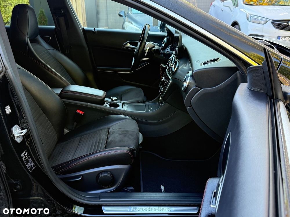 Mercedes-Benz CLA 180 7G-DCT AMG Line - 38