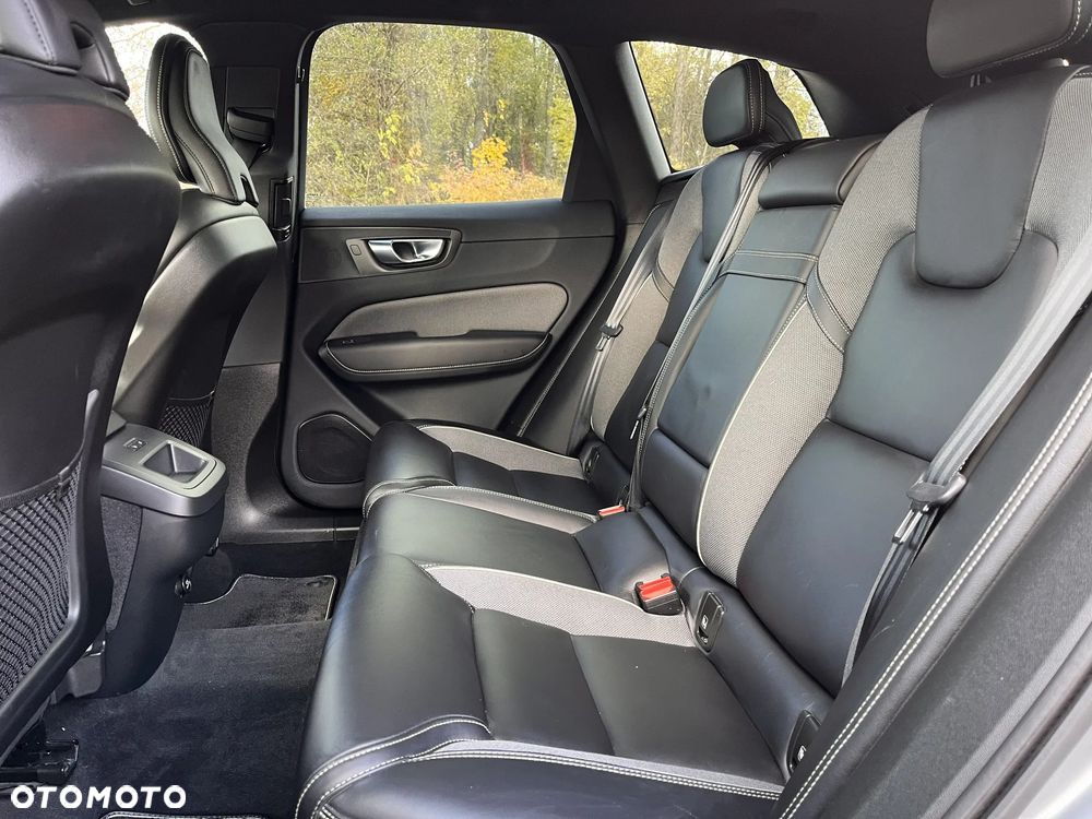 Volvo XC 60 T4 R-Design - 17