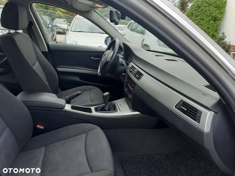 BMW Seria 3 325i - 5
