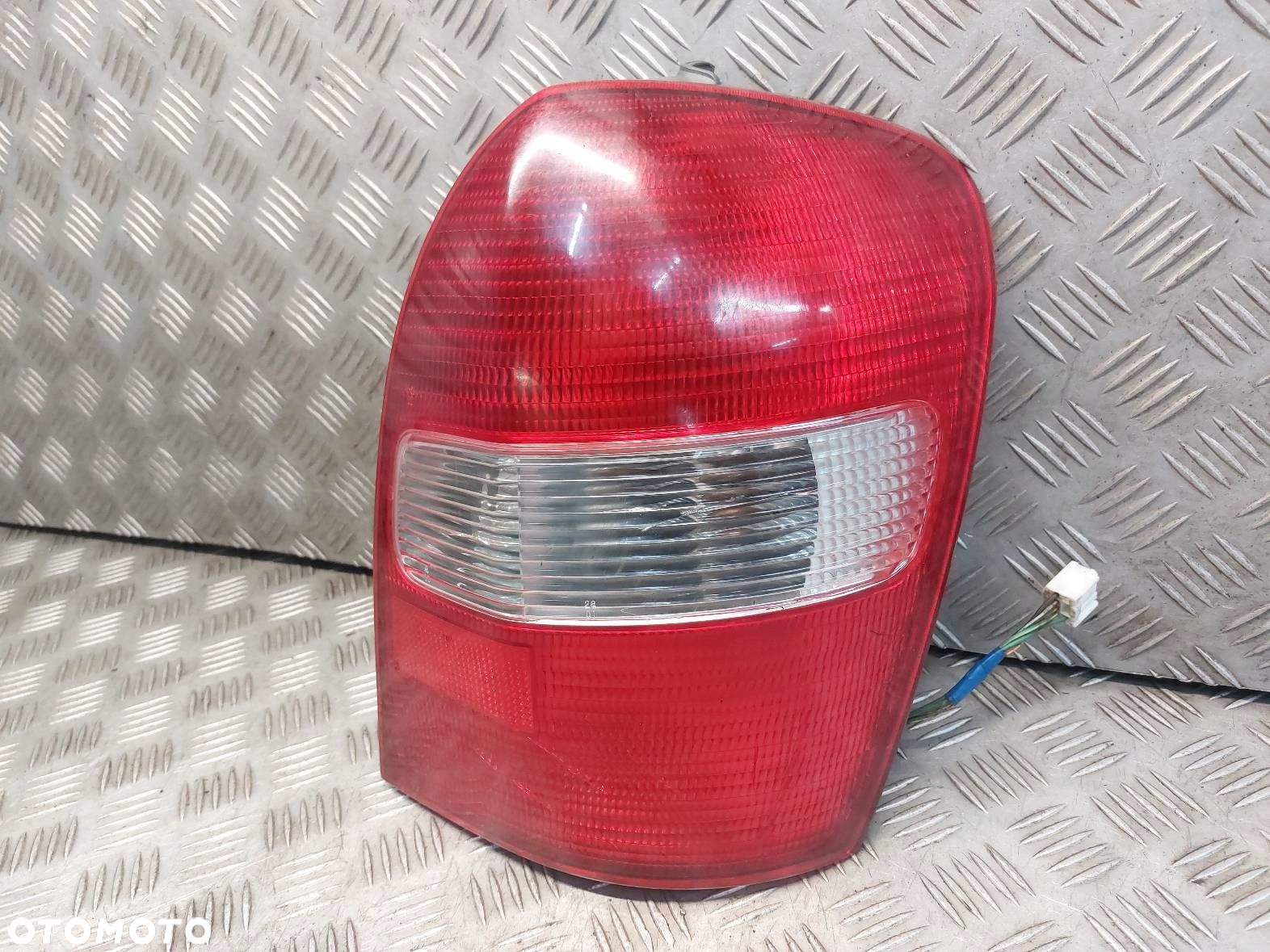 LAMPA PRAWY +  LEWY TYŁ MAZDA 323 BJ HATCHBACK HB - 10