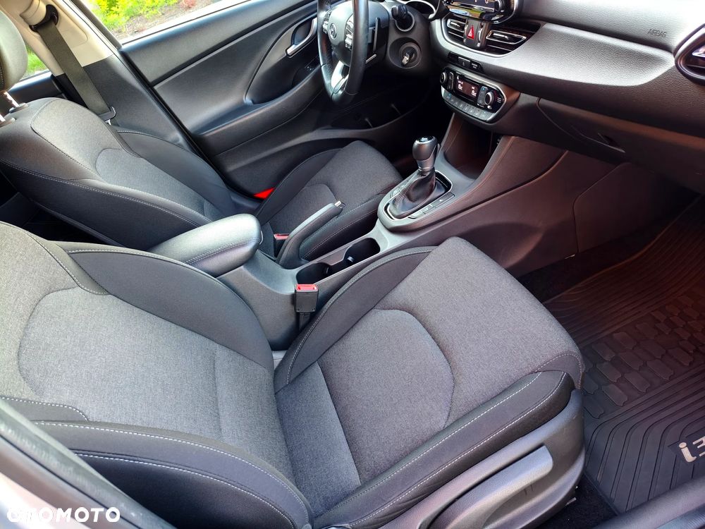 Hyundai i30 1.6 D Comfort DCT - 17