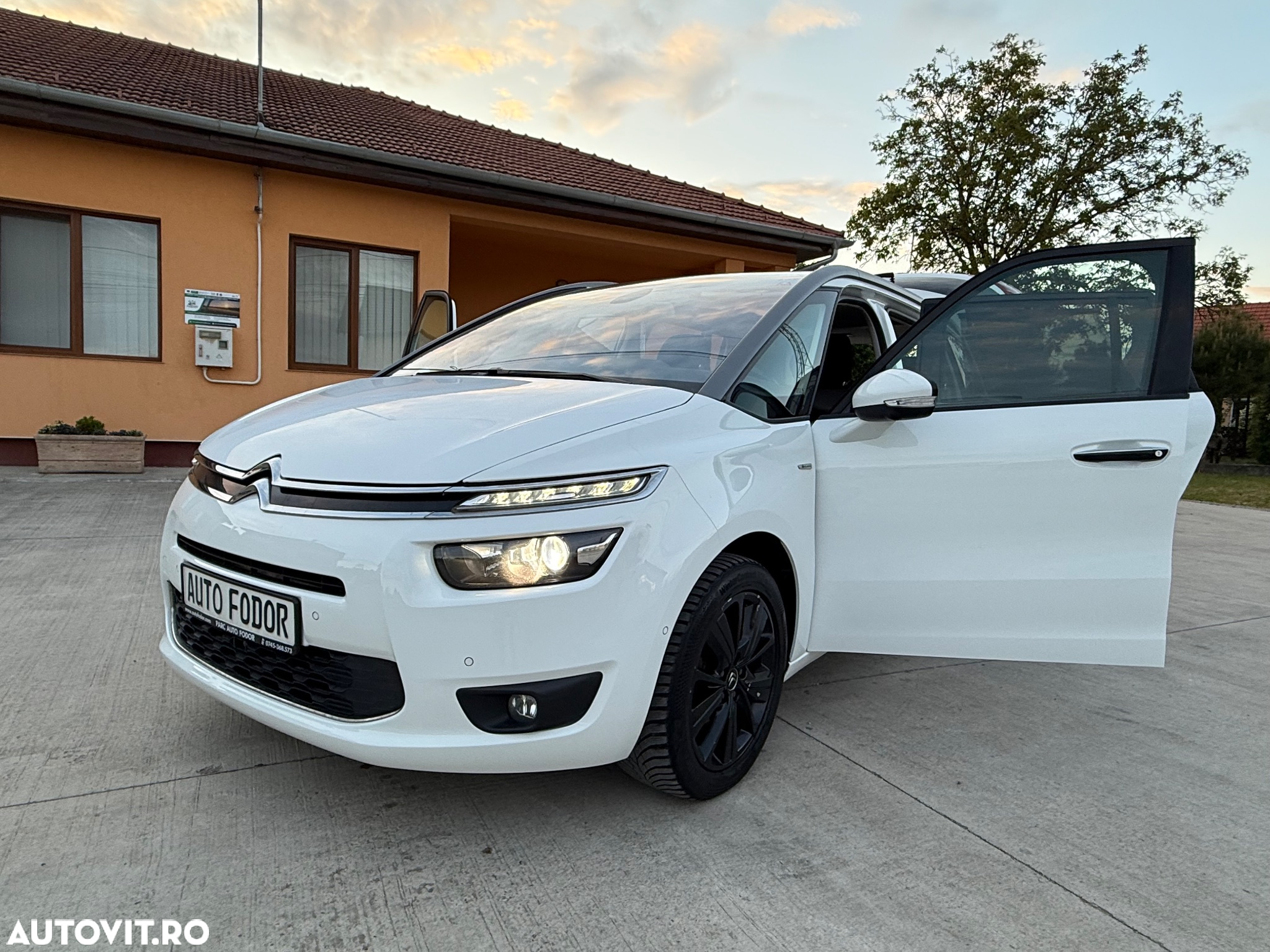 Citroën C4 Grand Picasso e-HDi 115 ETG6 Exclusive - 25
