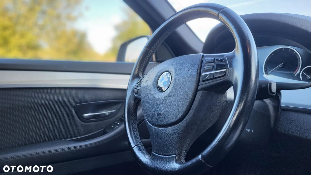 BMW Seria 5 525d xDrive - 16
