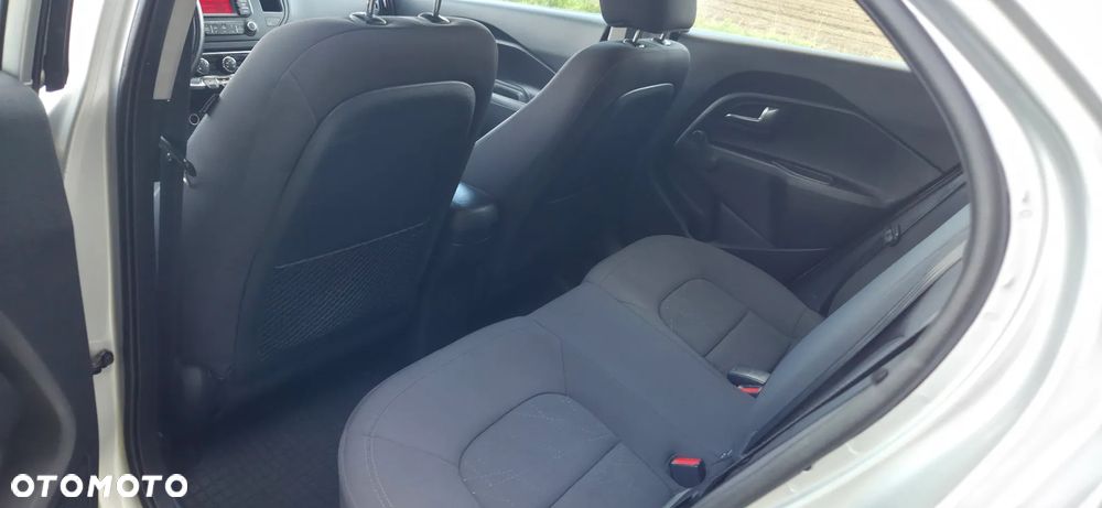 Kia Rio 1.4 M - 19