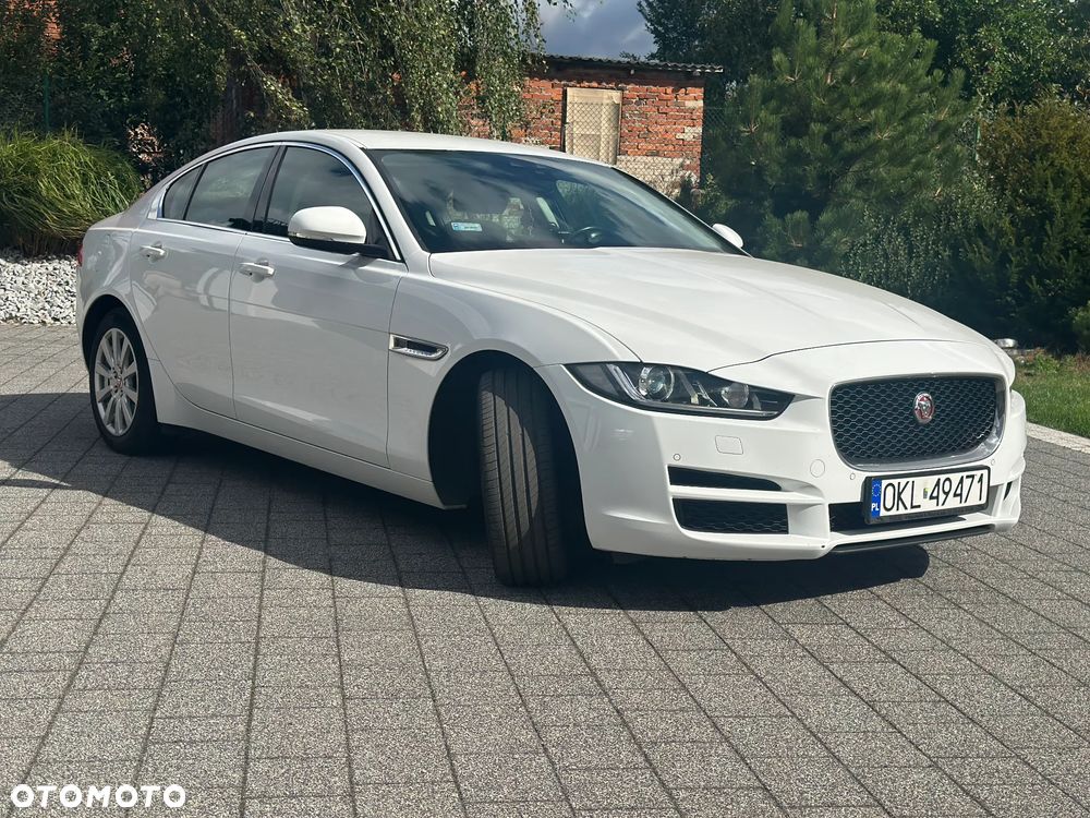 Jaguar XE 2.0 D Prestige - 5