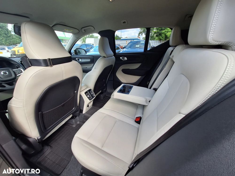 Volvo XC 40 B3 AT FWD MHEV Plus Dark - 18