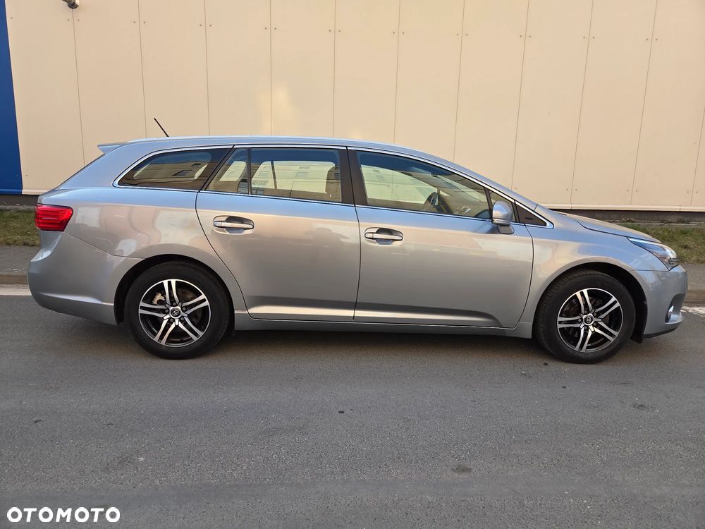 Toyota Avensis 1.8 Executive - 6