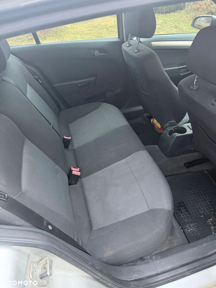 Opel Astra 1.7 CDTI DPF NAVI - 10