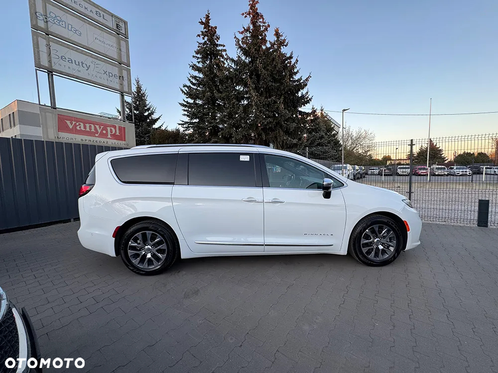 Chrysler Pacifica - 4