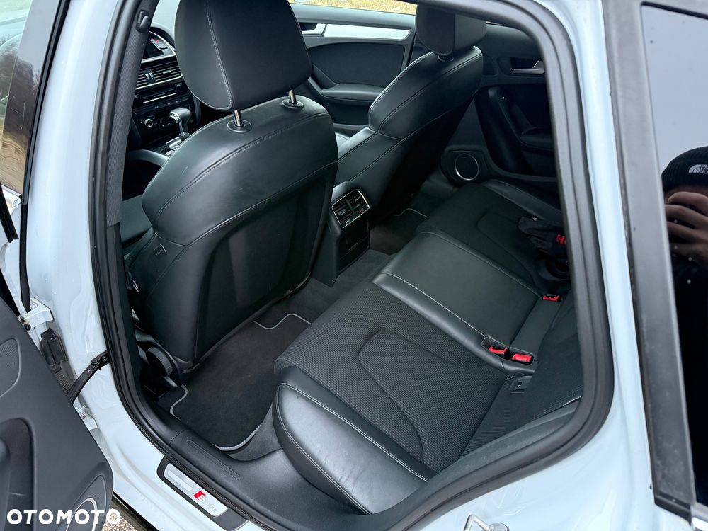 Audi A4 Avant 2.0 TDI DPF clean diesel quattro S tronic S line Sportpaket - 15