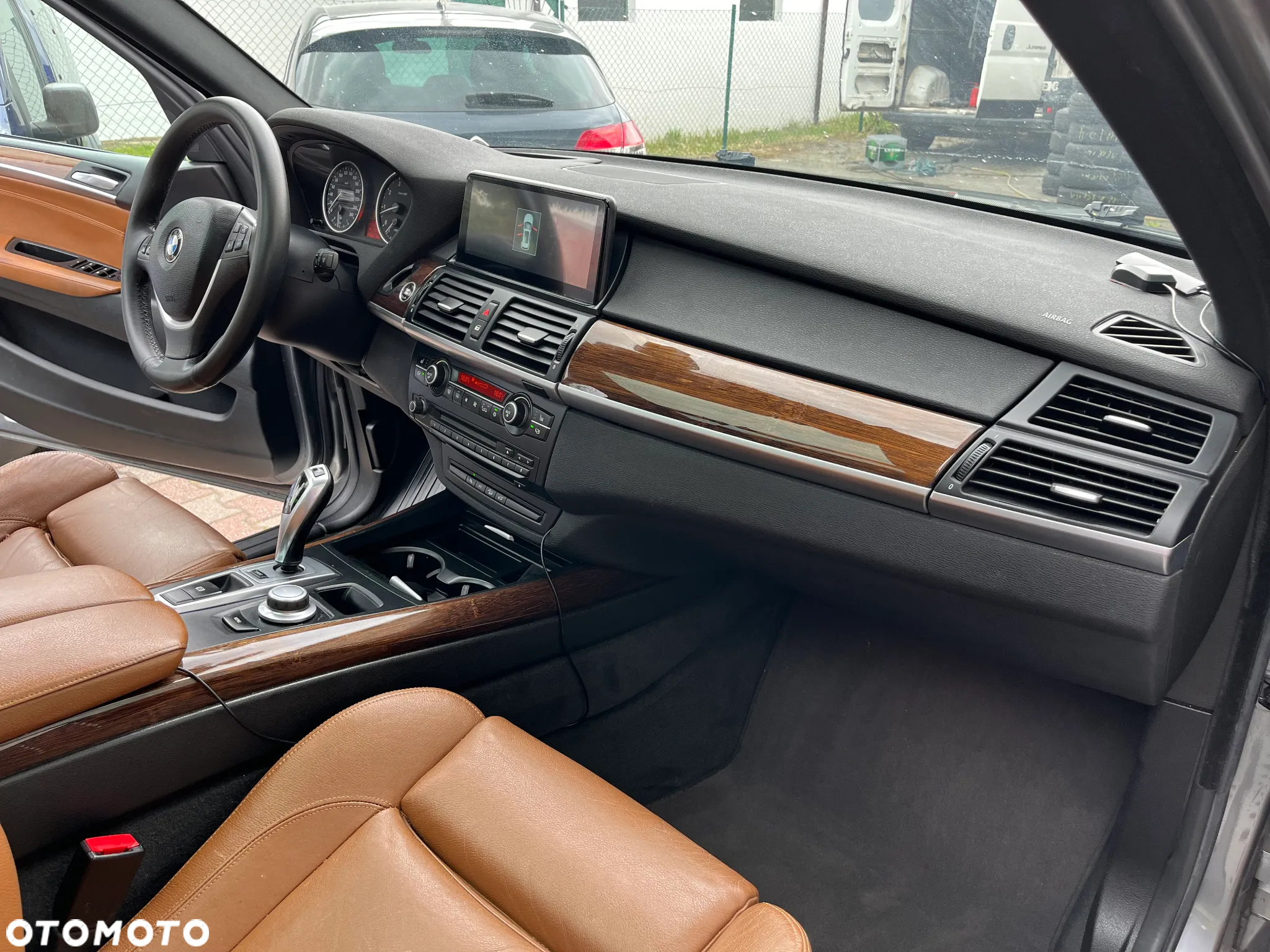 BMW X5 xDrive48i - 16