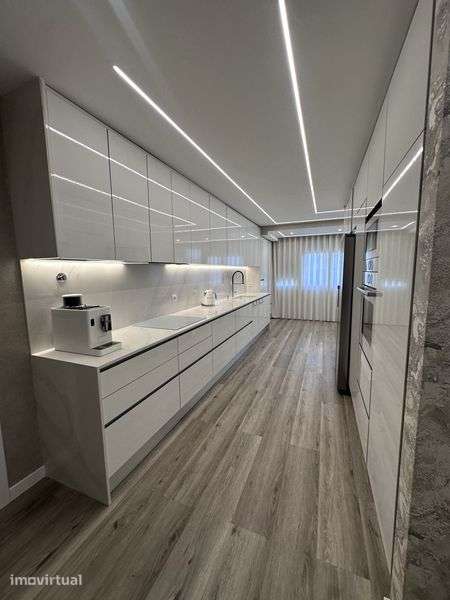 Apartamento T4 Laranjeiro, Almada , setubal