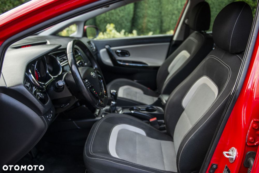 Kia Ceed 1.4 CVVT Dream Team Edition - 18