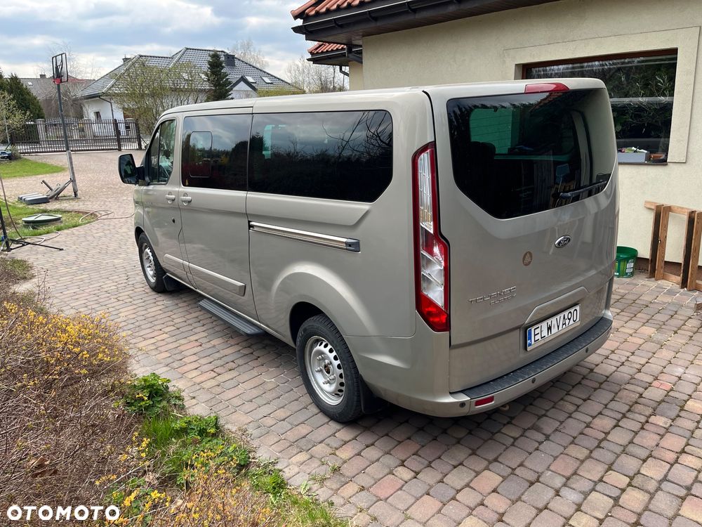Ford Tourneo Custom - 36