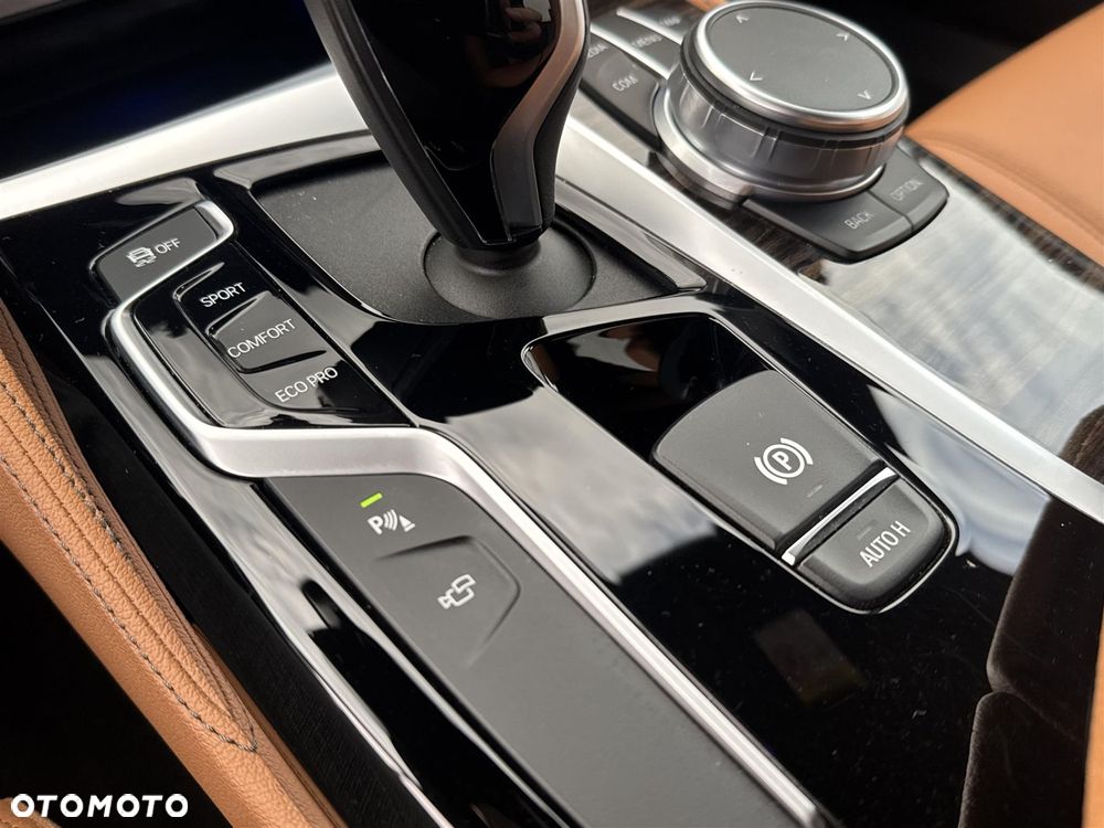 BMW Seria 5 518d - 14