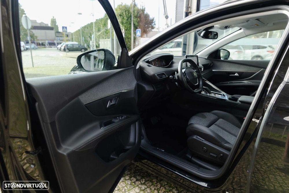 Peugeot 3008 1.2 PureTech Allure EAT8 - 8