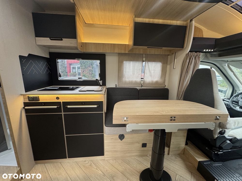 Ford Chausson 798 Titanium Ultimate - 24