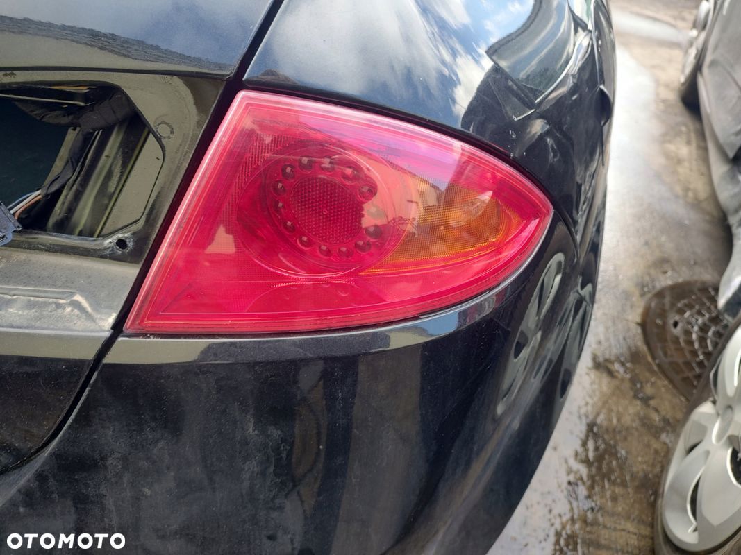 SEAT LEON II LAMPA TYŁ PRAWA W BŁOTNIK - 1