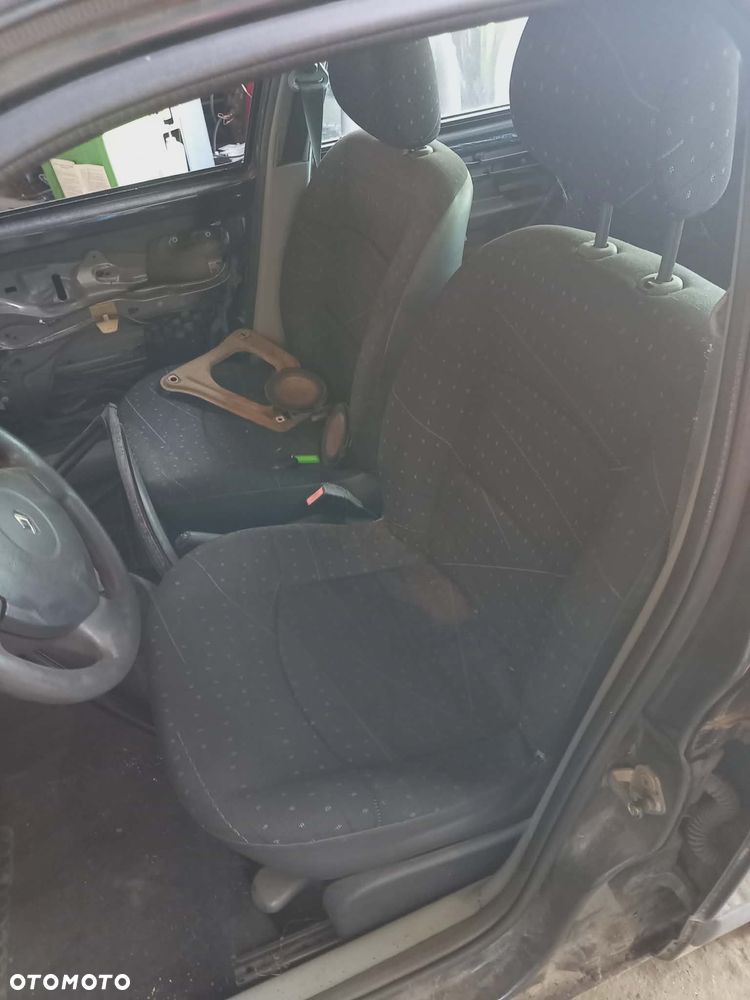 Części  Renault Clio II  5- drzwi  FOTELE KPL KOMPLET - 1