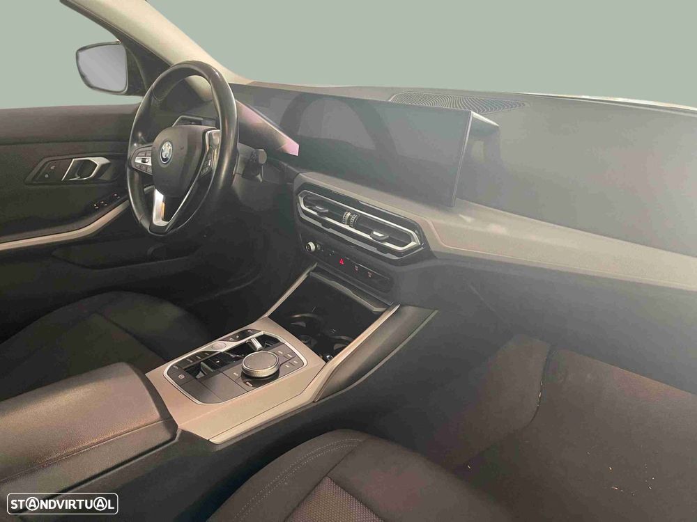 BMW 320 e Touring Auto - 8