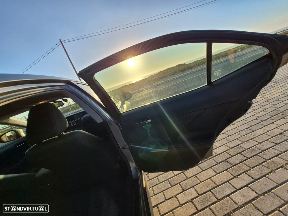 Lexus IS 300H Executive - 27