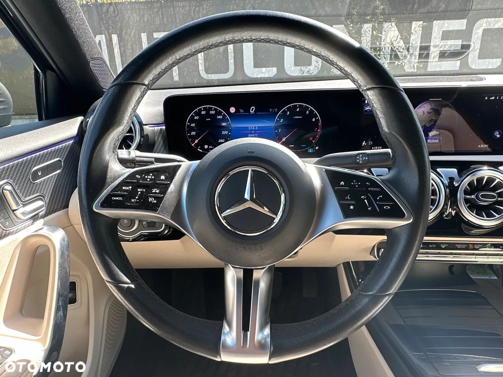 Mercedes-Benz Klasa A 220 4-Matic Progressive 8G-DCT - 11