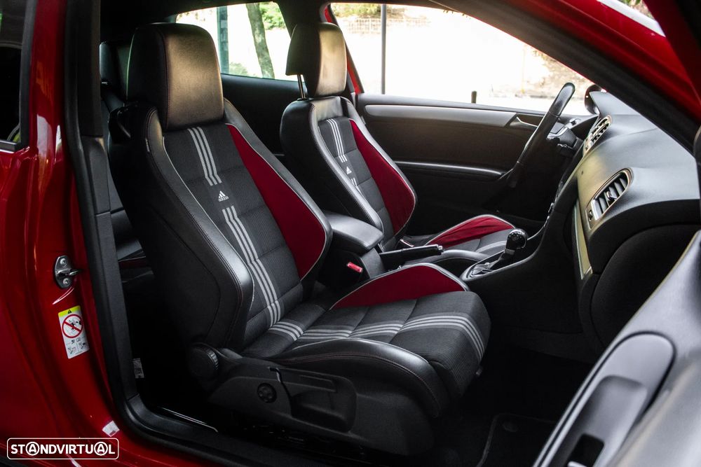 VW Golf 2.0 GTI DSG adidas - 25