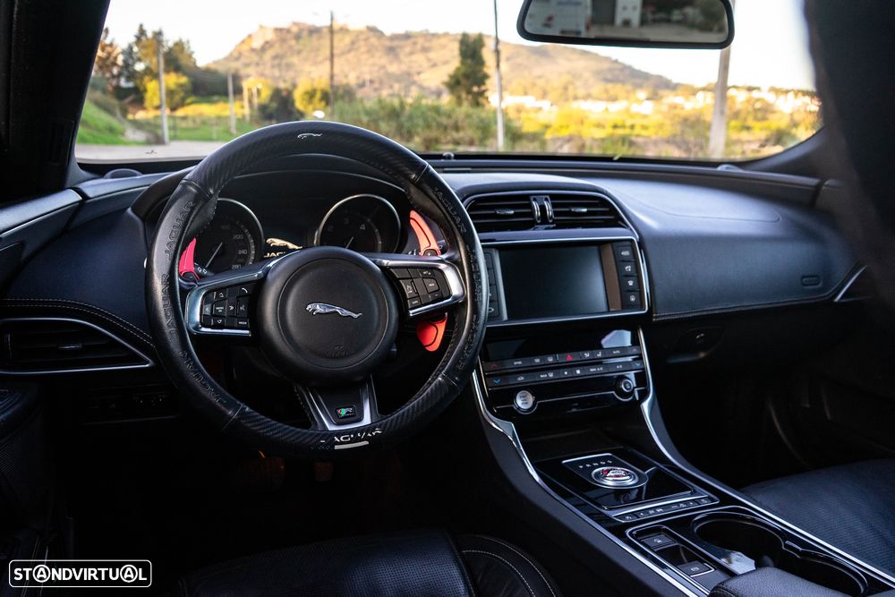 Jaguar XE 2.0 D R-Sport Aut. - 47