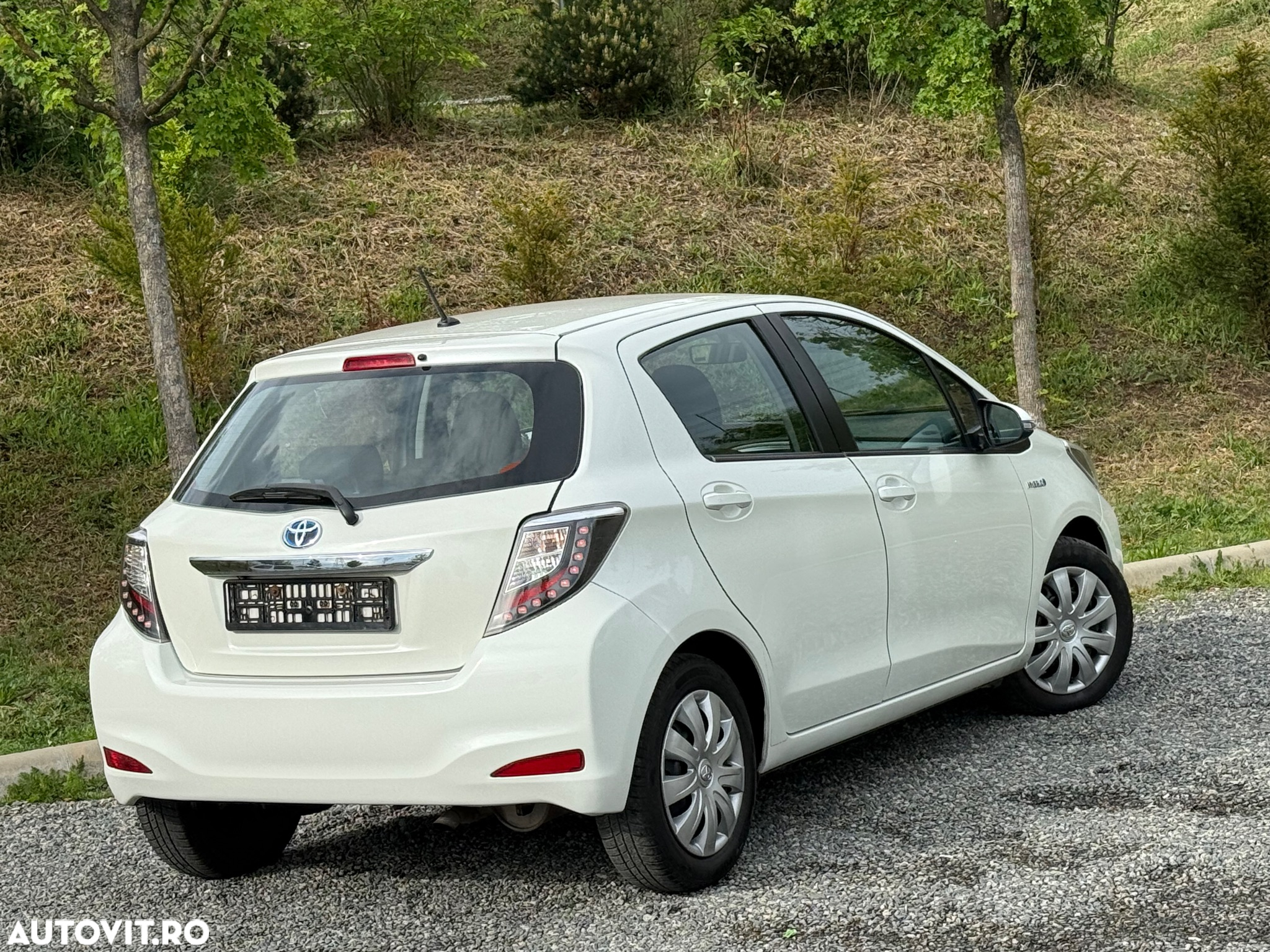 Toyota Yaris 1.5 VVT-i HSD Terra - 4
