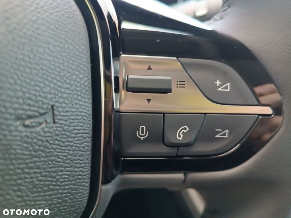 Peugeot 408 - 16