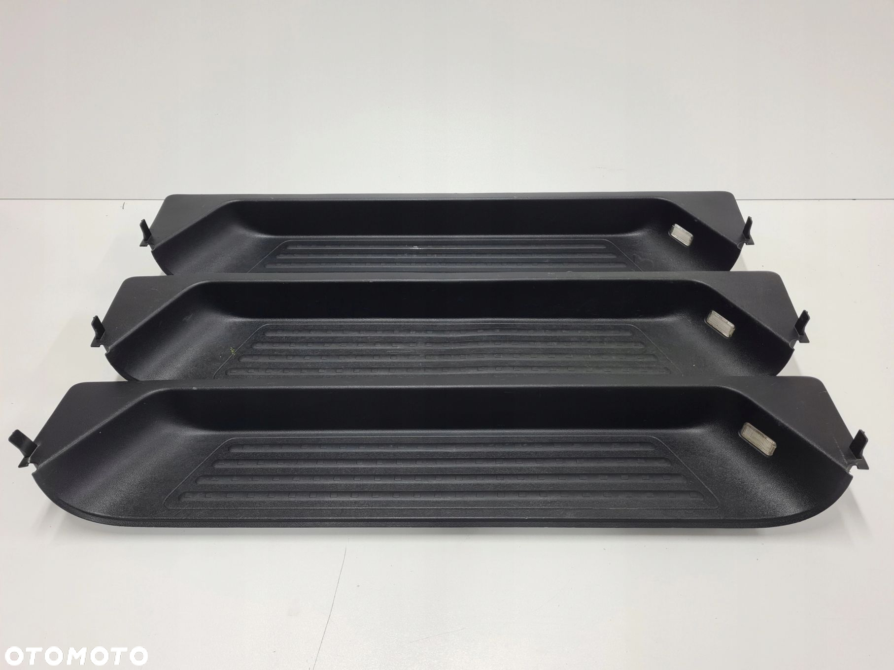 VW T6 CARAVELLE stopień próg drzwi przesuwnych LEWY 7E5863725 - 2