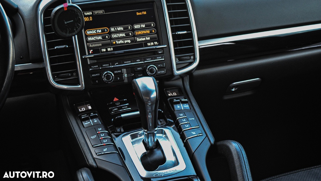 Porsche Cayenne 3.0 L - 20