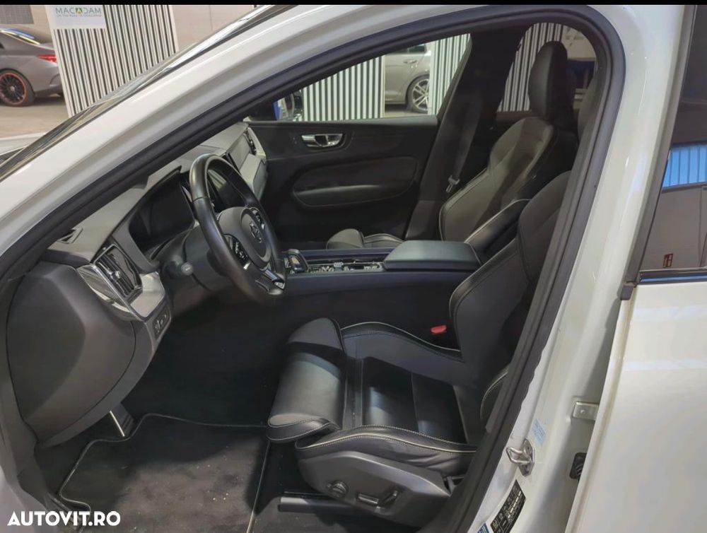 Volvo XC 60 T8 Twin Engine AWD R-Design - 5