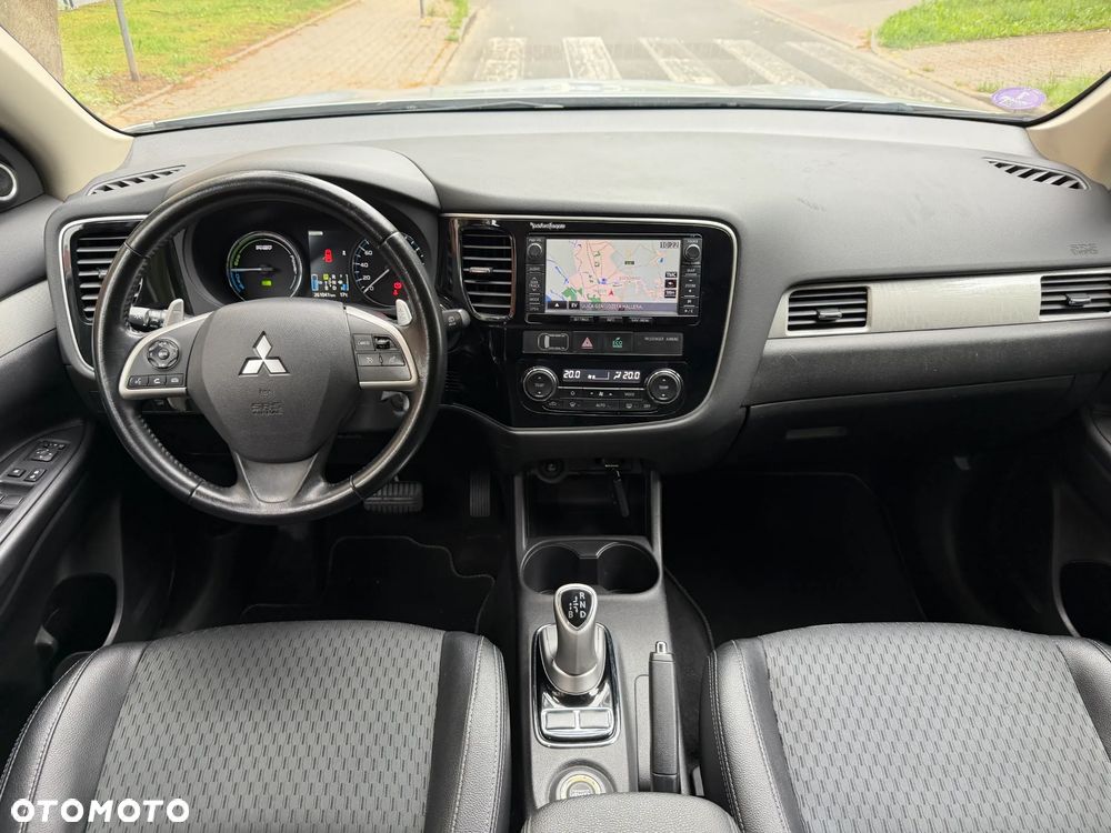 Mitsubishi Outlander 2.0 4WD Plus - 4