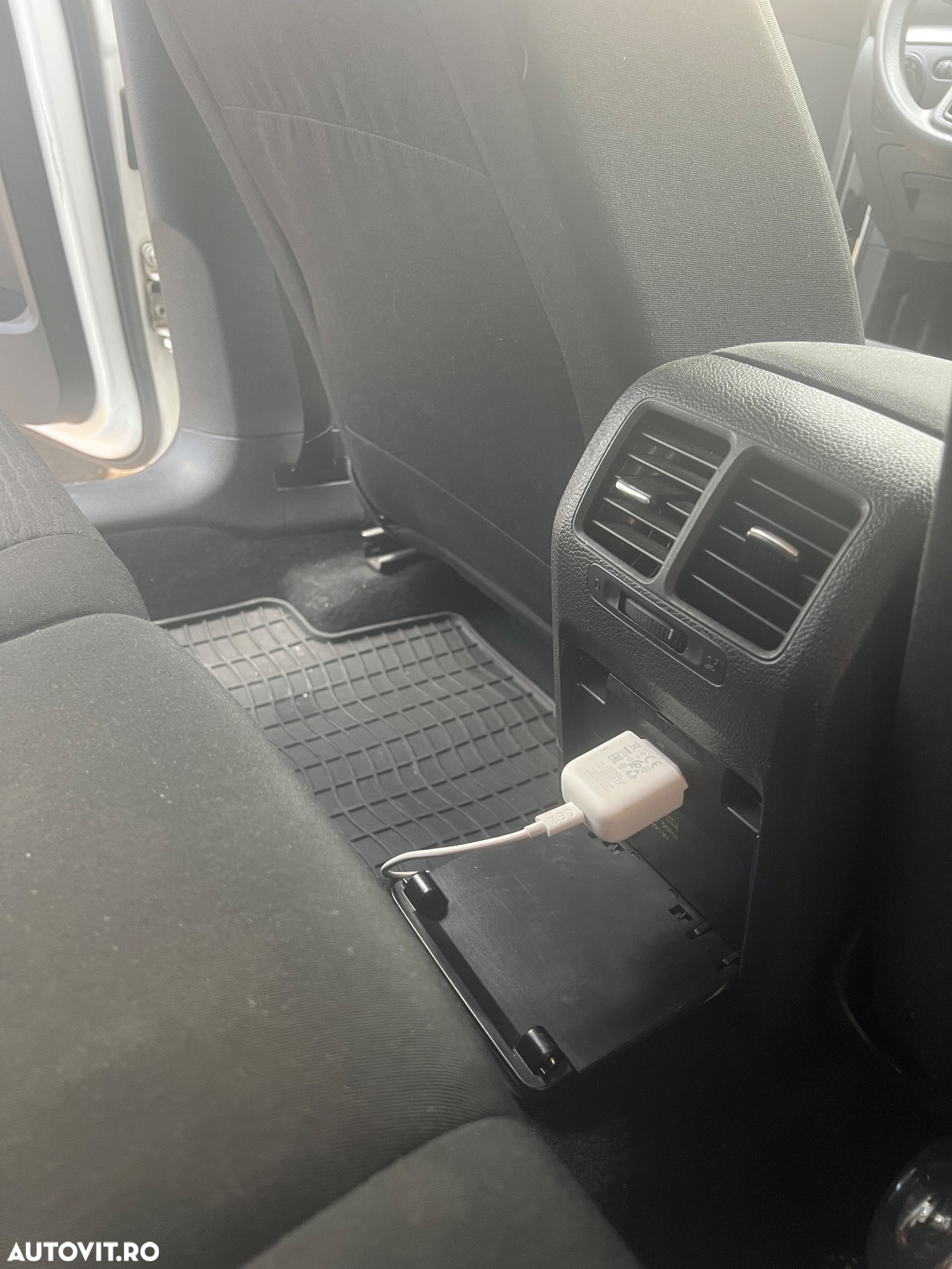 Volkswagen Golf 1.6 TDI BlueMotion Technology DPF Comfortline - 11