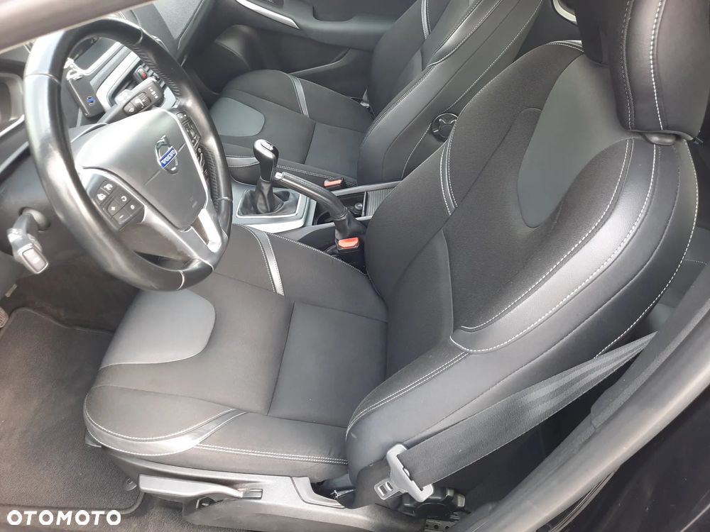 Volvo V40 D3 Momentum - 19