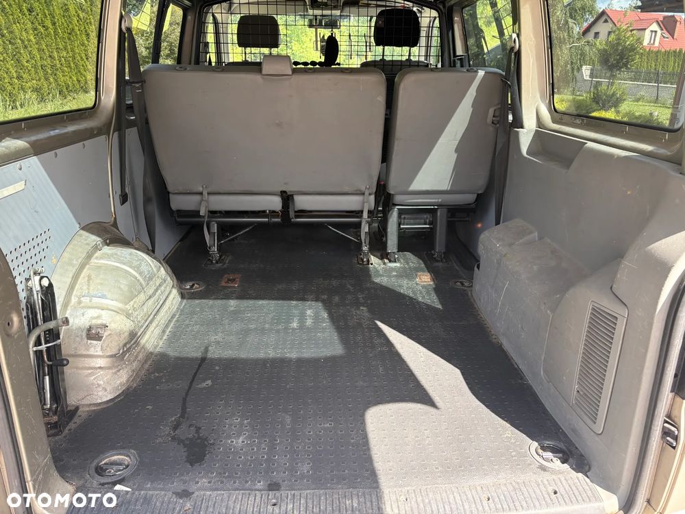 Volkswagen Transporter Shuttle L1 - 17
