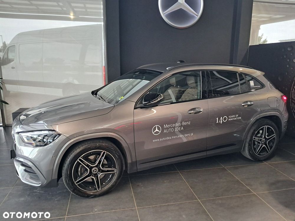 Mercedes-Benz GLA - 11
