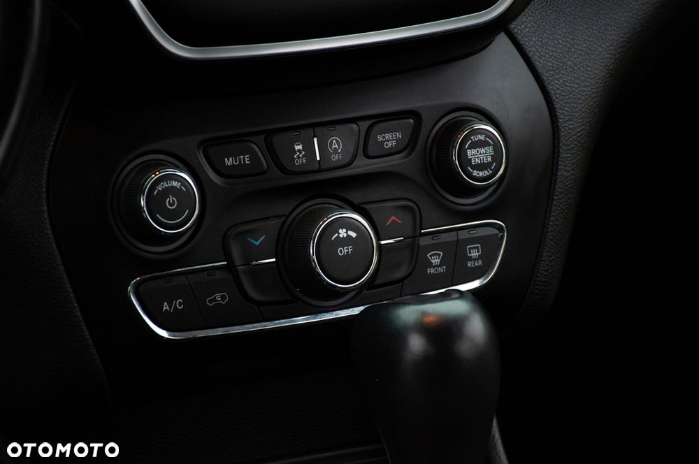 Jeep Cherokee 2.0 GME Active Drive I Limited - 34