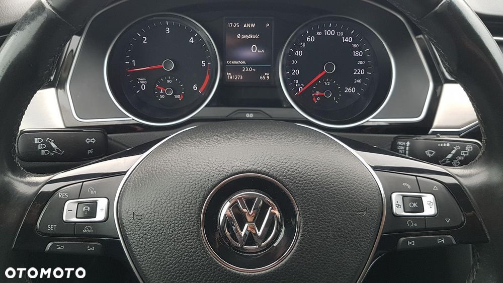 Volkswagen Passat Variant 2.0 TDI SCR DSG Highline - 31