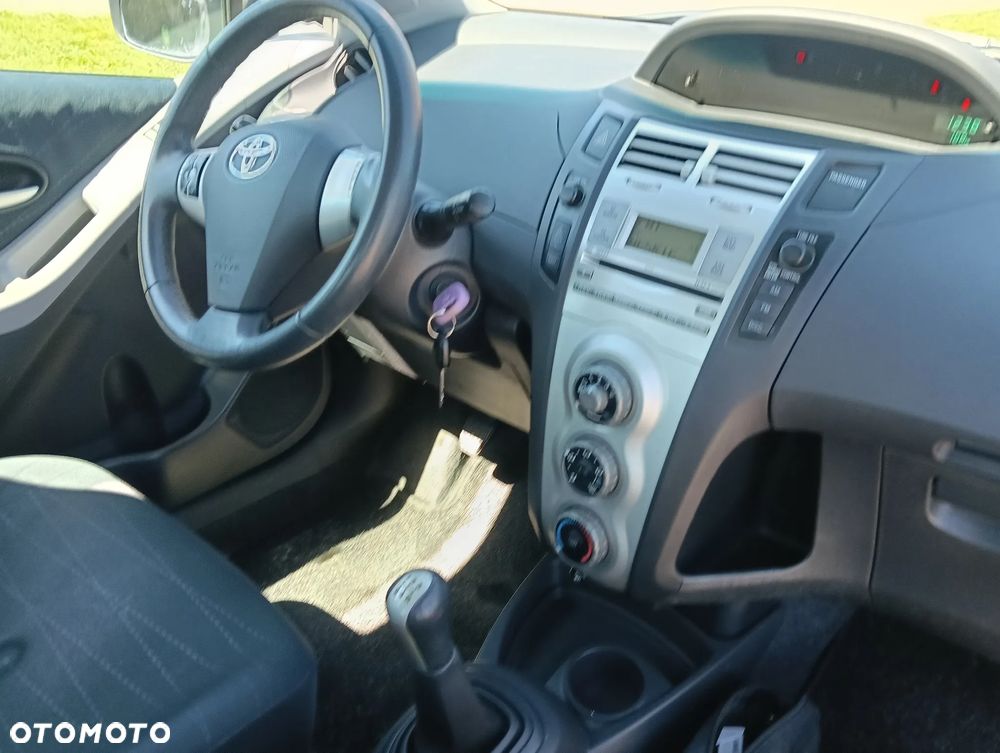 Toyota Yaris 1.3 Luna Premium - 12